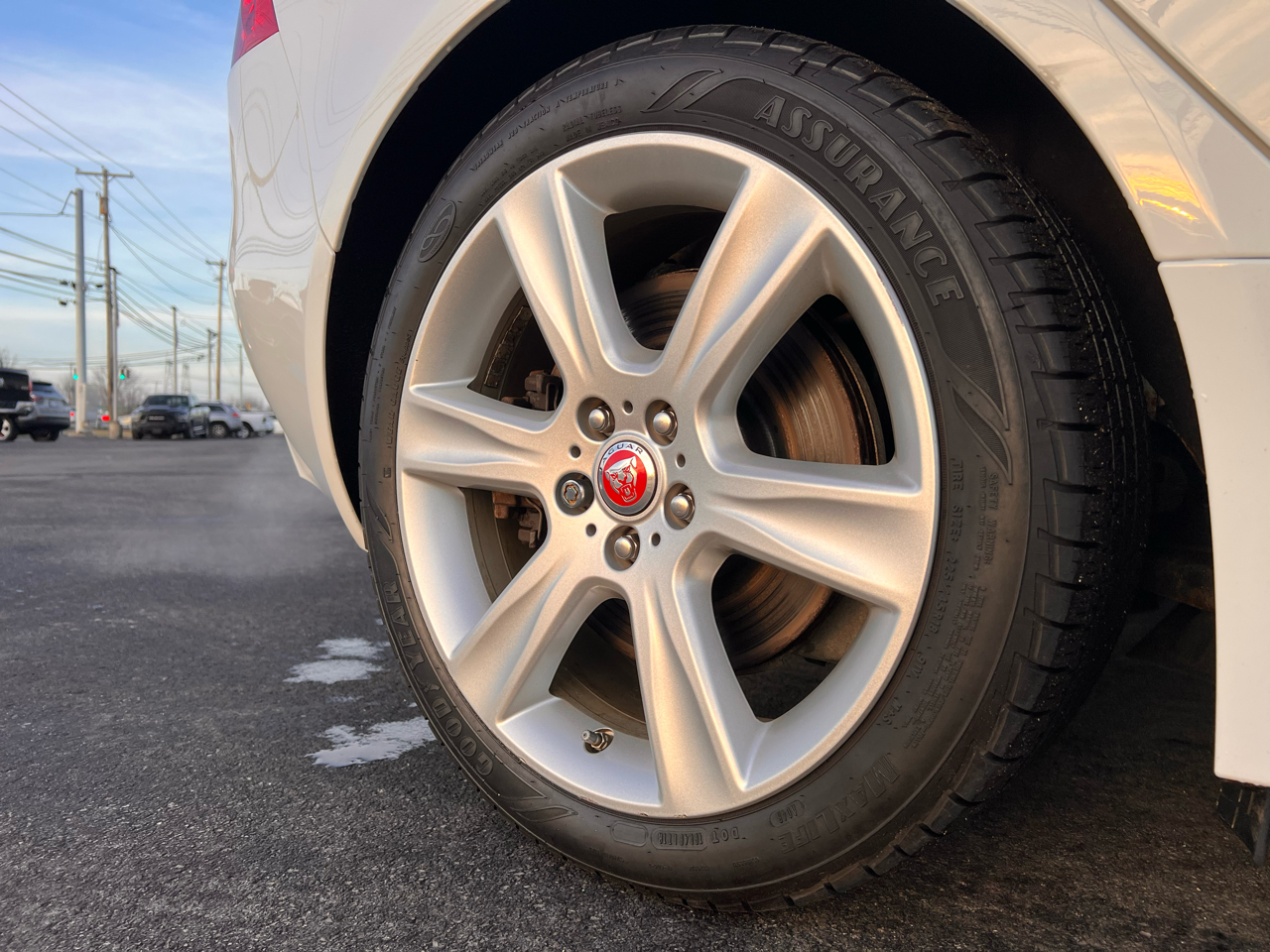 Jaguar XE 25t Premium AWD 2019