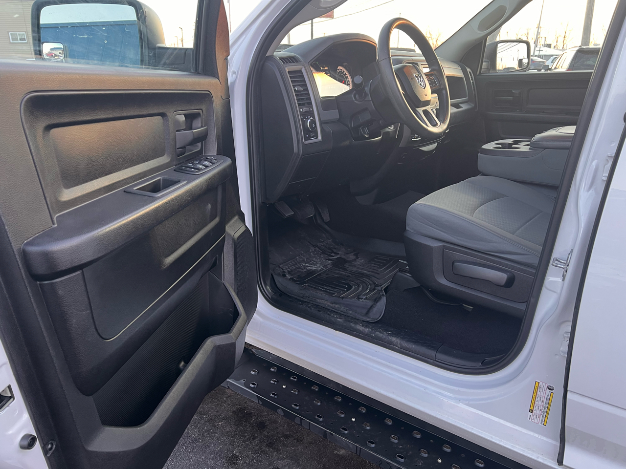 RAM 1500 Classic Express 4x4 Quad Cab 6'4" Box 2019