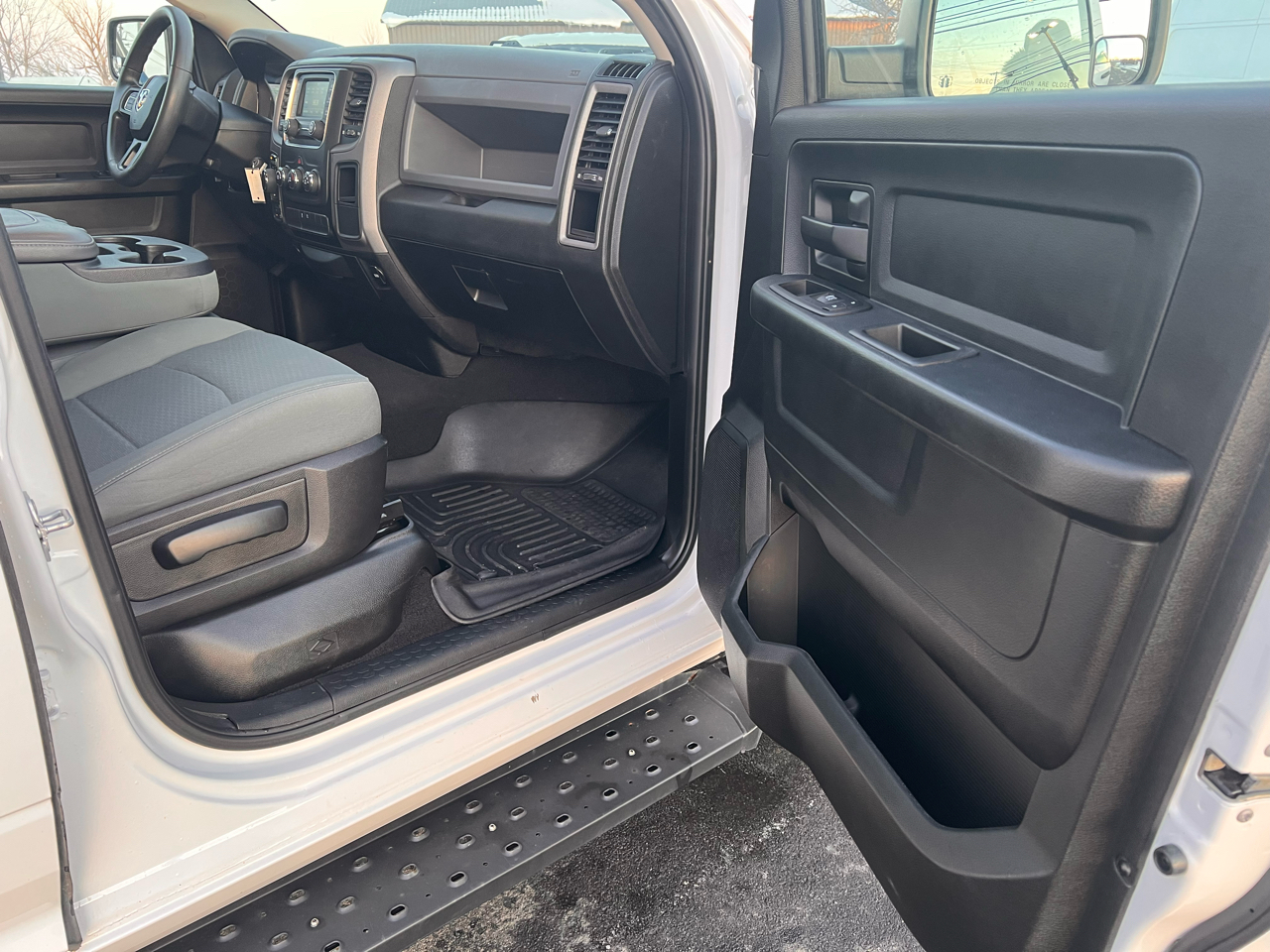 RAM 1500 Classic Express 4x4 Quad Cab 6'4" Box 2019