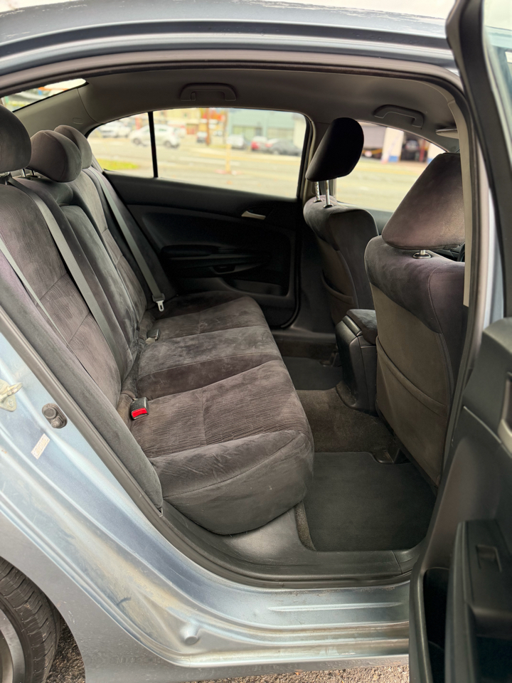 Honda Accord LX sedan AT 2011