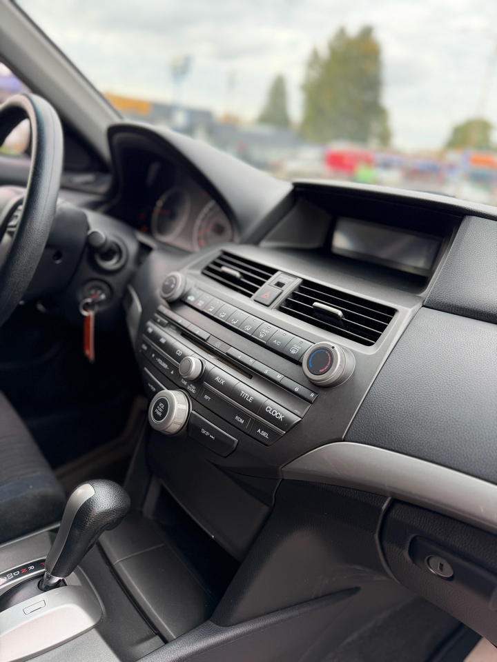 Honda Accord LX sedan AT 2011