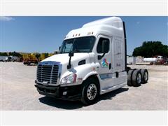 2018 Freightliner CA 113 