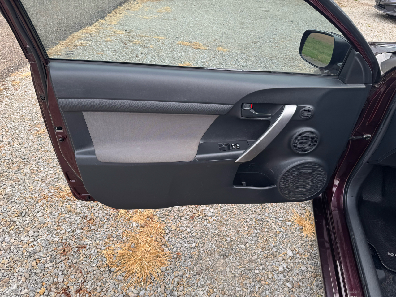 Scion tC  2011 Scion tC  2011