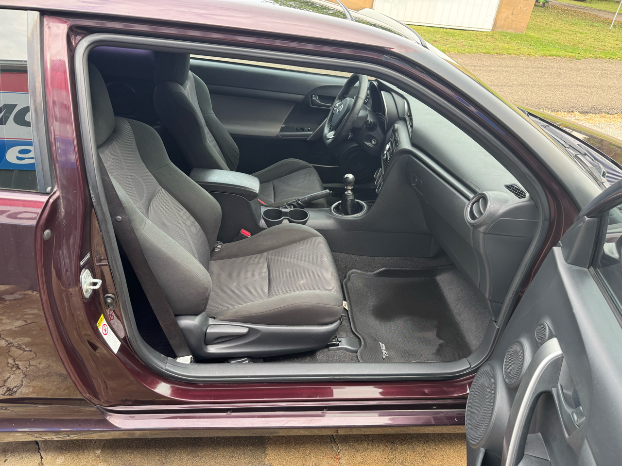 Scion tC  2011 Scion tC  2011