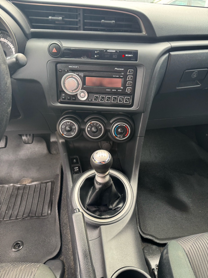 Scion tC  2011 Scion tC  2011