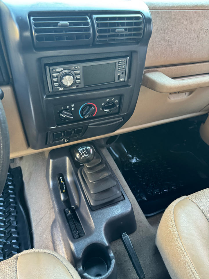 1999 Jeep Wrangler SE photo 3