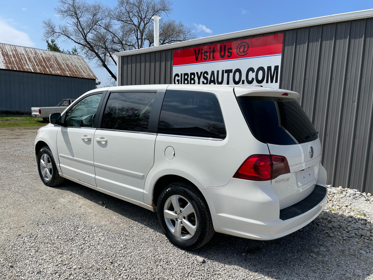 Volkswagen Routan  2010