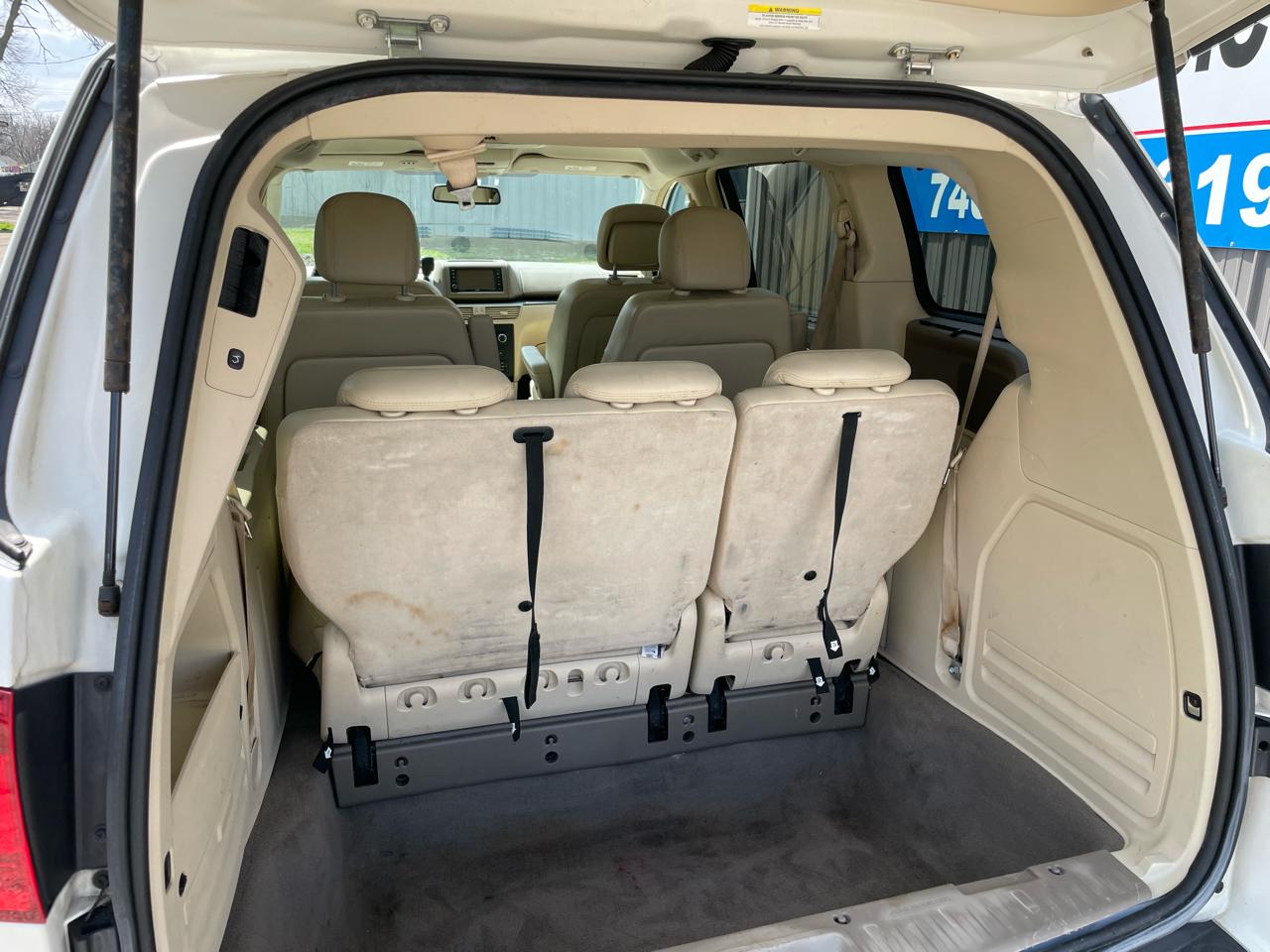 Volkswagen Routan  2010