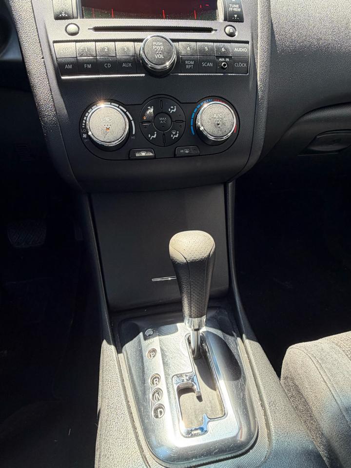 Nissan Altima Base 2011