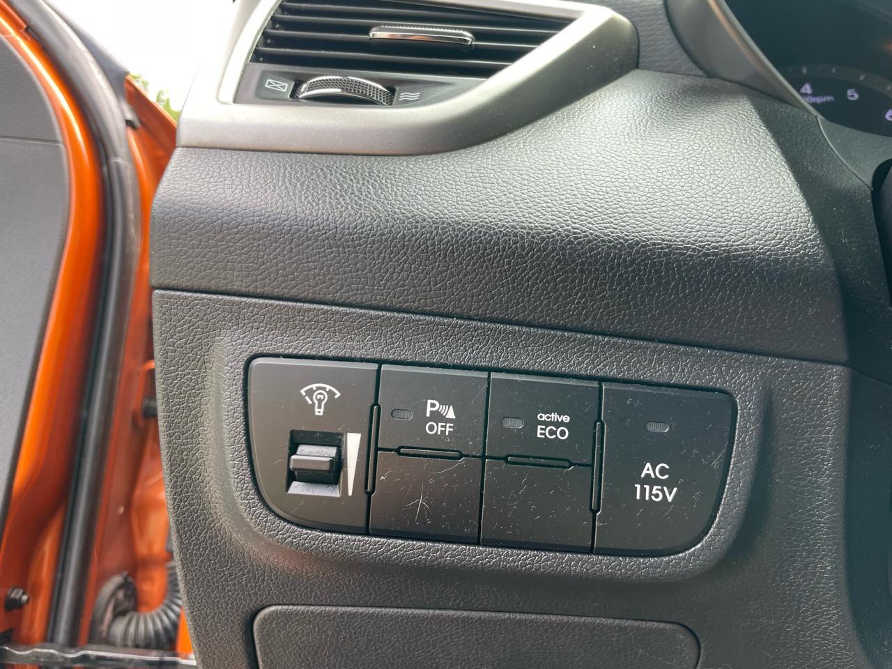 Hyundai Veloster  2013