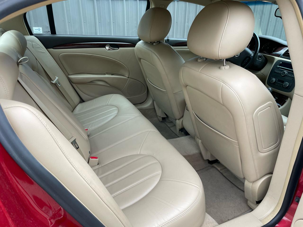 Buick Lucerne CXL 2011