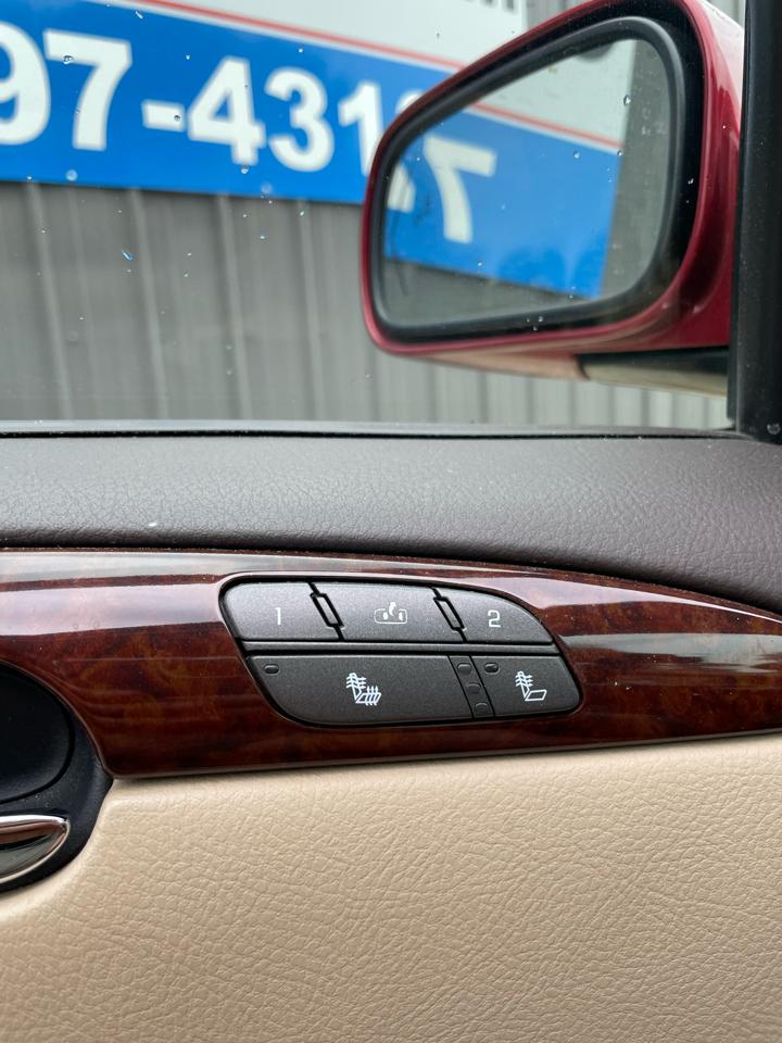 Buick Lucerne CXL 2011