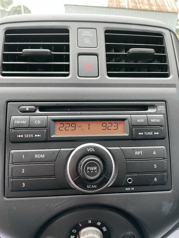 Nissan Versa  2012