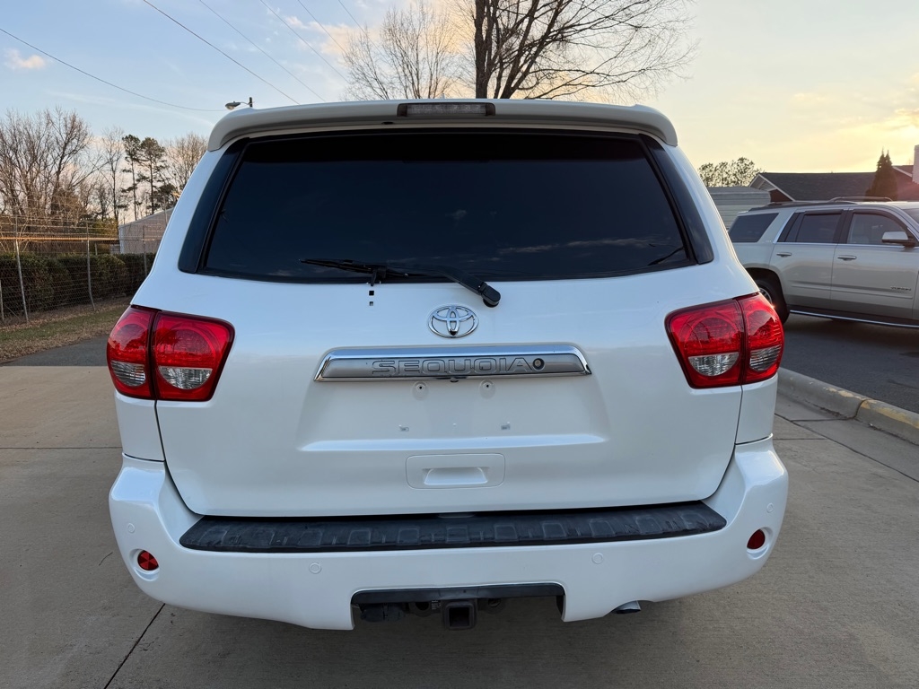 Toyota Sequoia Plantium 2WD 2011