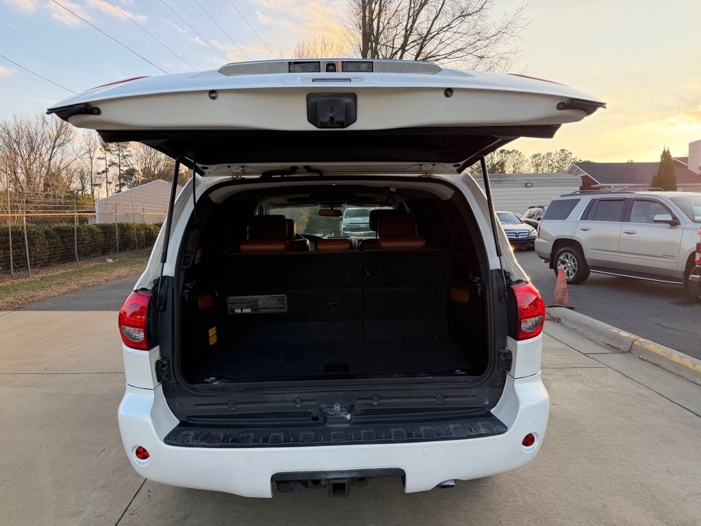 Toyota Sequoia Plantium 2WD 2011