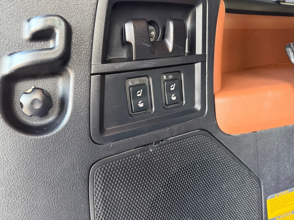 Toyota Sequoia Plantium 2WD 2011