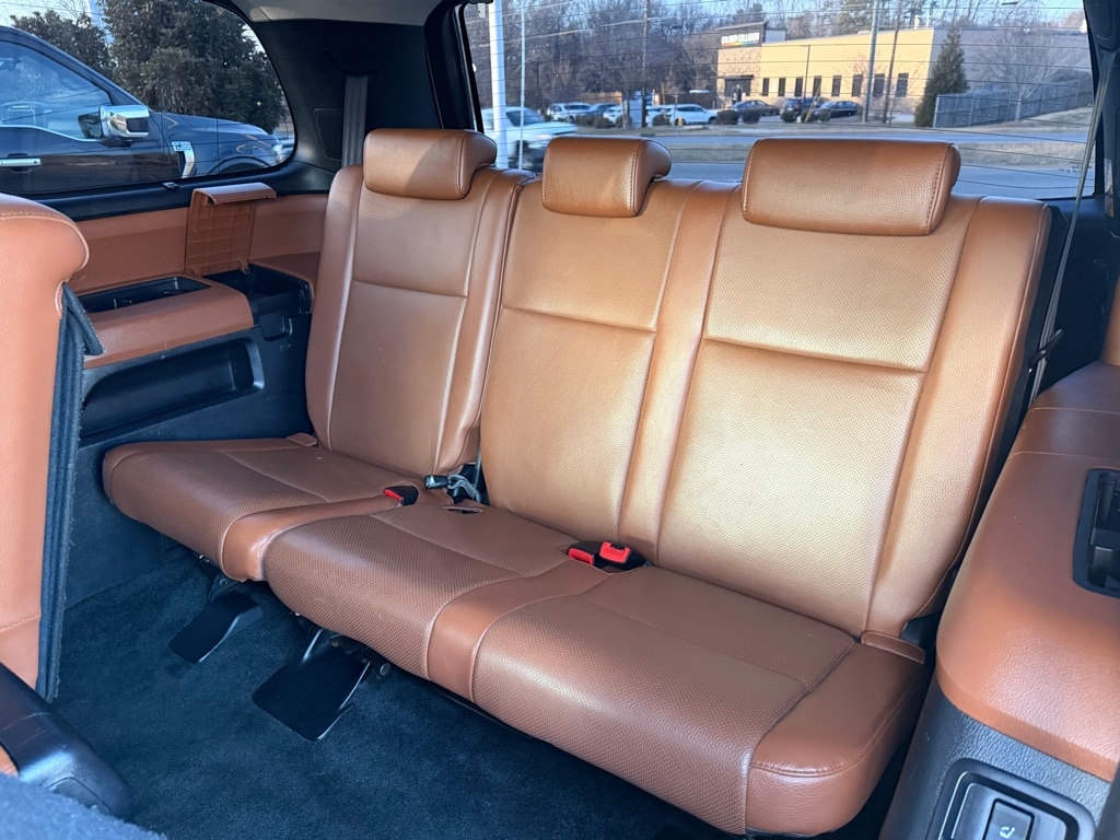 Toyota Sequoia Plantium 2WD 2011