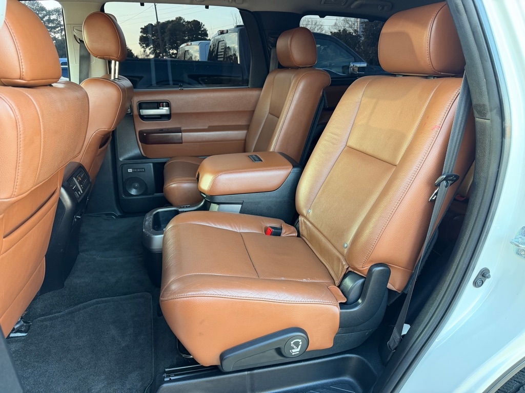 Toyota Sequoia Plantium 2WD 2011