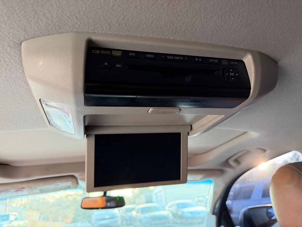 Toyota Sequoia Plantium 2WD 2011