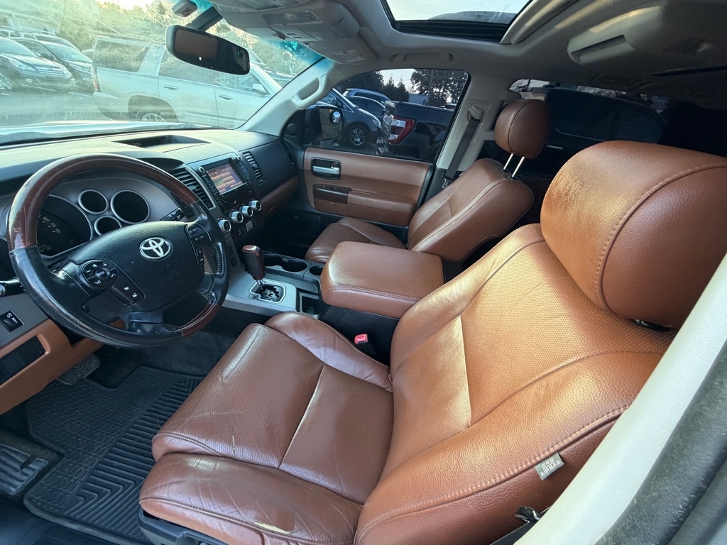 Toyota Sequoia Plantium 2WD 2011