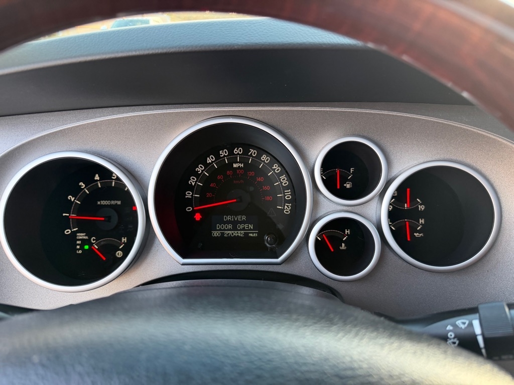 Toyota Sequoia Plantium 2WD 2011