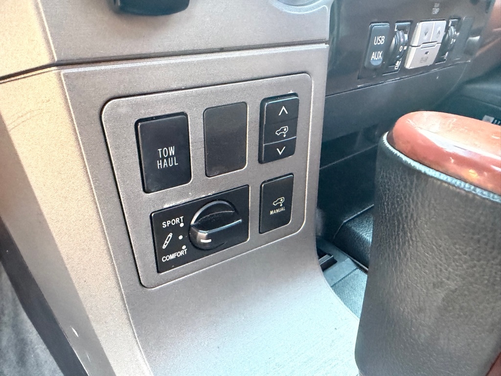 Toyota Sequoia Plantium 2WD 2011