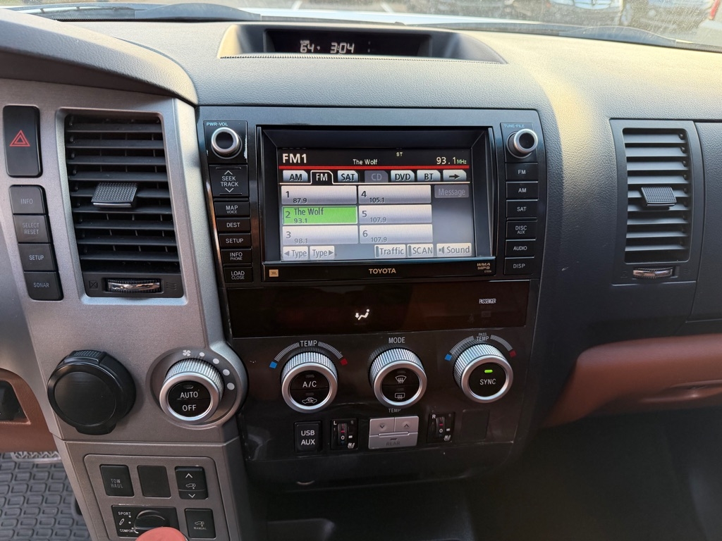 Toyota Sequoia Plantium 2WD 2011