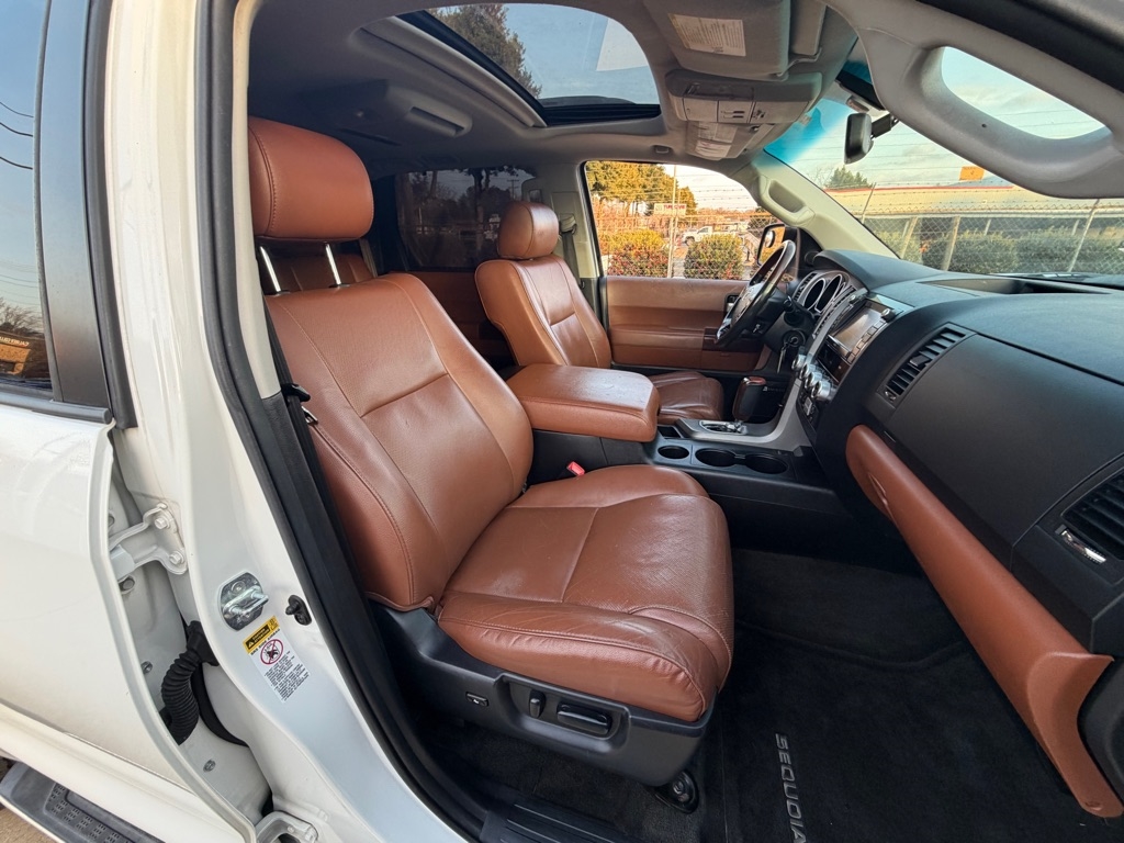 Toyota Sequoia Plantium 2WD 2011