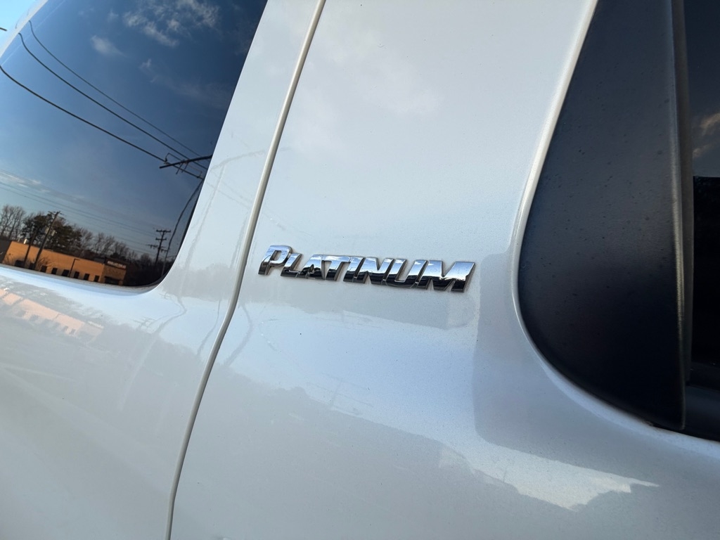 Toyota Sequoia Plantium 2WD 2011