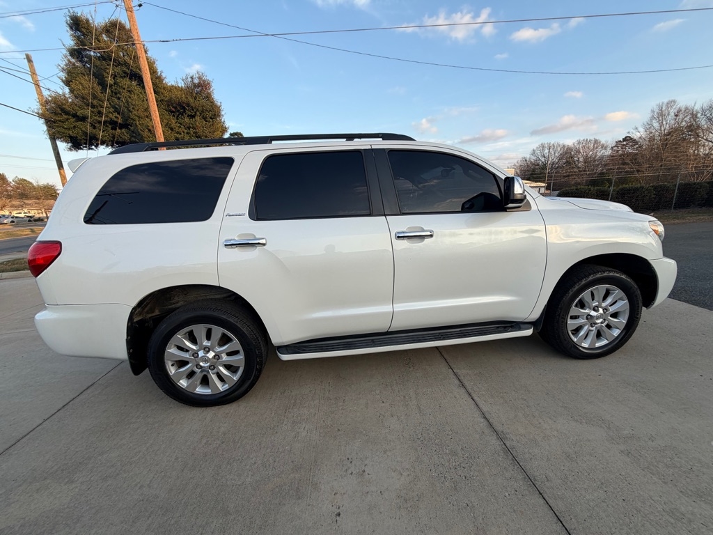 Toyota Sequoia Plantium 2WD 2011