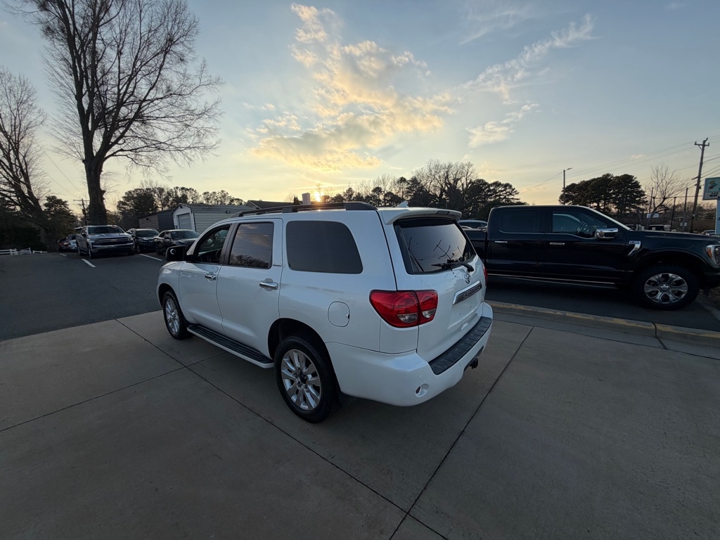 Toyota Sequoia Plantium 2WD 2011