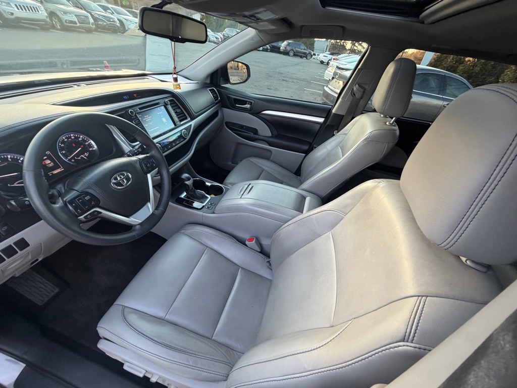 Toyota Highlander XLE AWD V6 2016