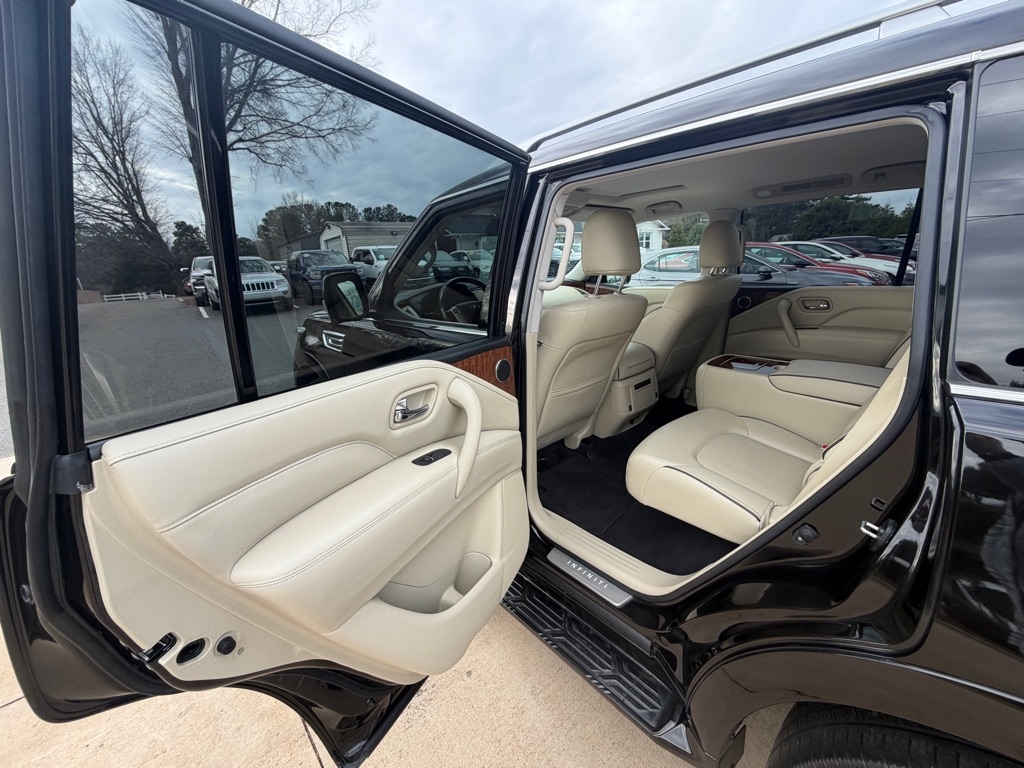 Infiniti QX80 LUXE 2019