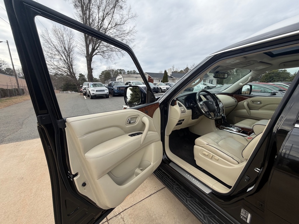 Infiniti QX80 LUXE 2019
