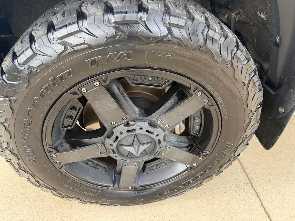 Toyota Tundra SR5 5.7L V8 FFV CrewMax 4WD 2016