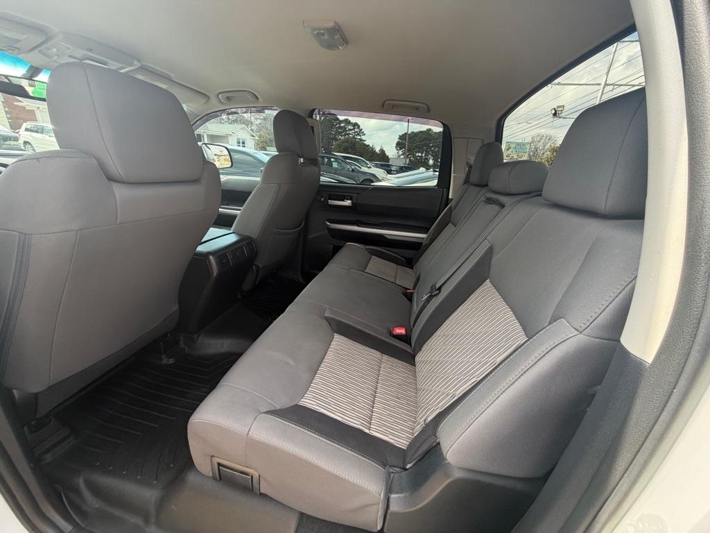 Toyota Tundra SR5 5.7L V8 FFV CrewMax 4WD 2016