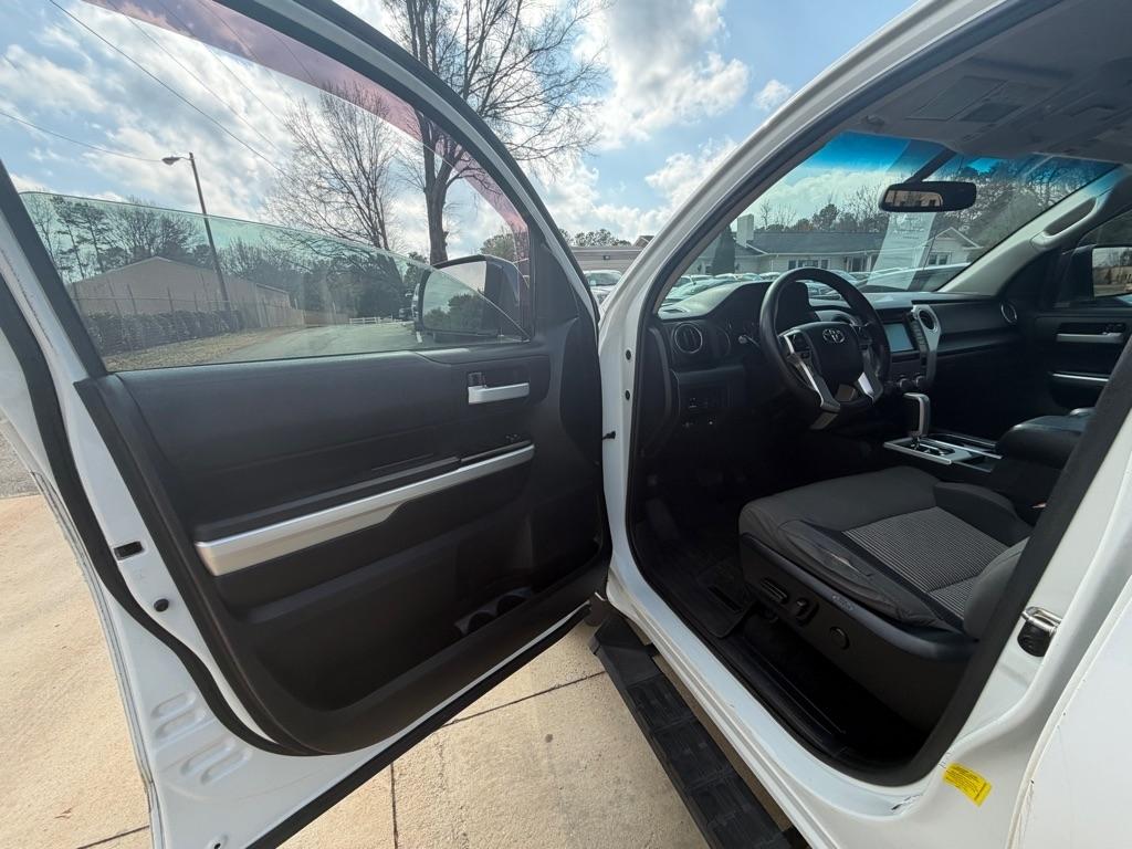 Toyota Tundra SR5 5.7L V8 FFV CrewMax 4WD 2016