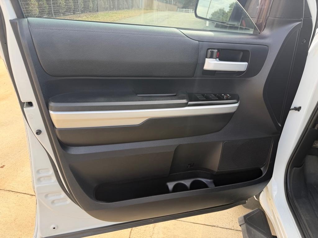 Toyota Tundra SR5 5.7L V8 FFV CrewMax 4WD 2016