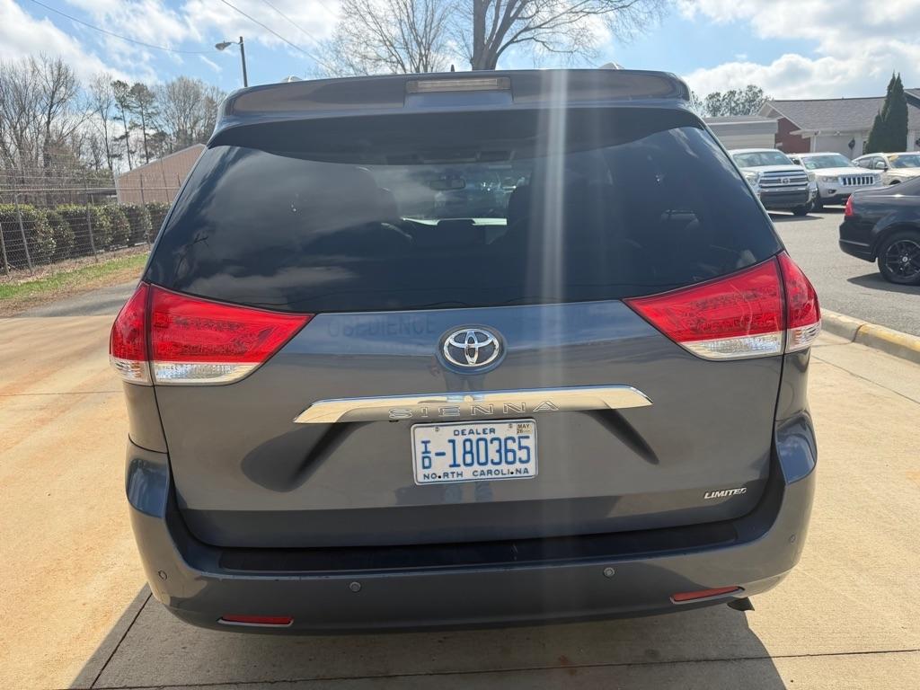 Toyota Sienna XLE FWD 8-Passenger V6 2014