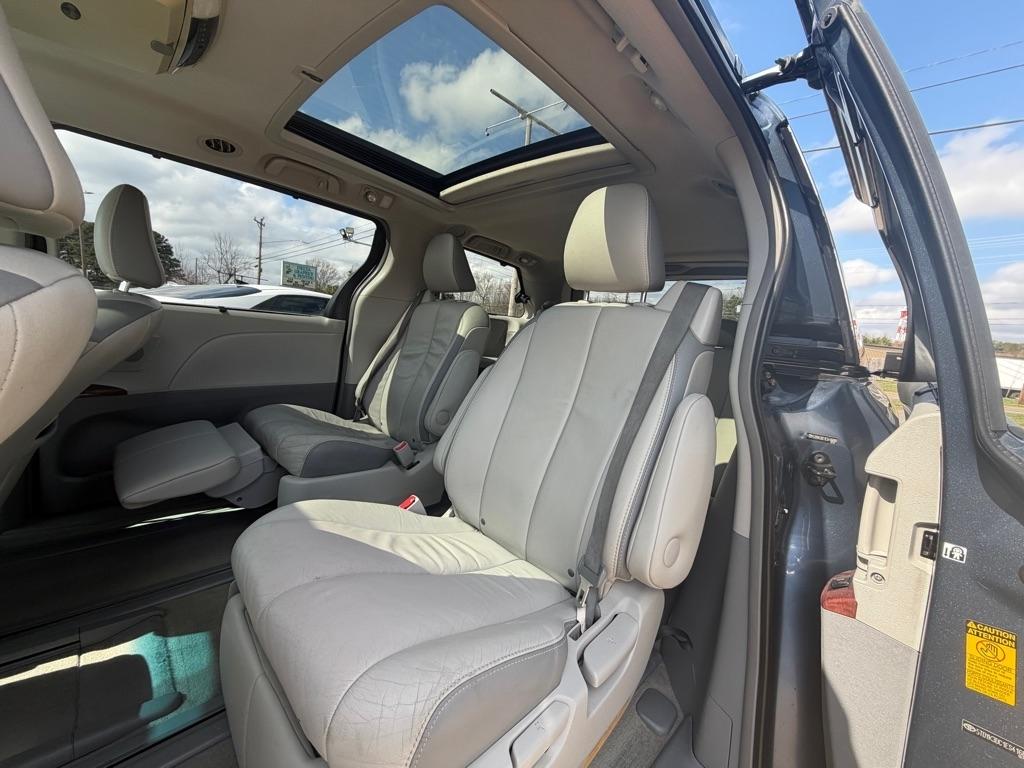 Toyota Sienna XLE FWD 8-Passenger V6 2014