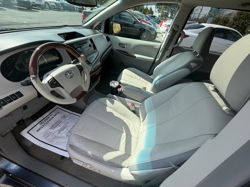 Toyota Sienna XLE FWD 8-Passenger V6 2014