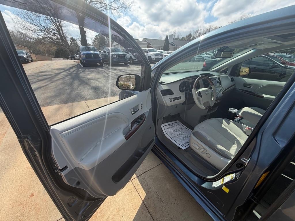 Toyota Sienna XLE FWD 8-Passenger V6 2014