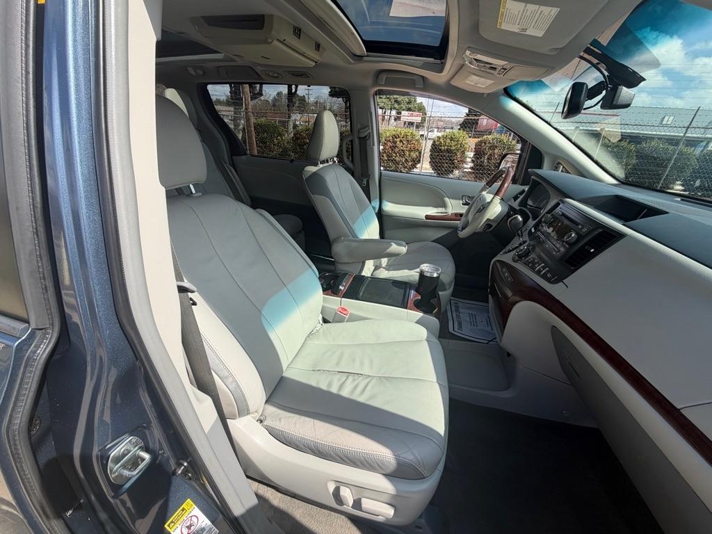 Toyota Sienna XLE FWD 8-Passenger V6 2014