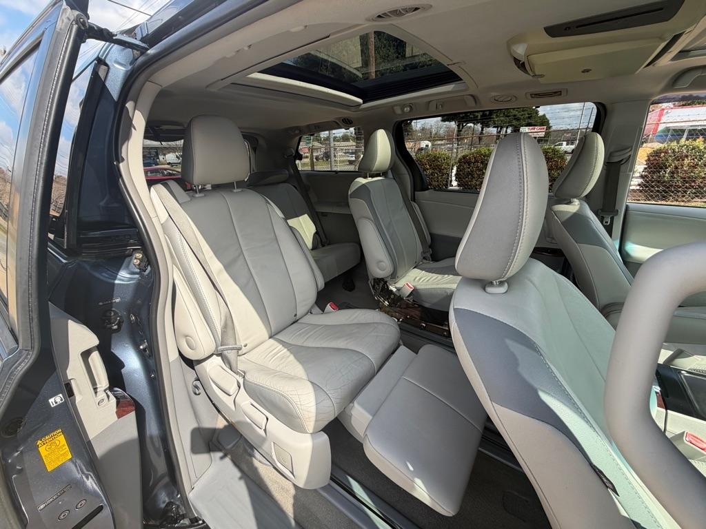 Toyota Sienna XLE FWD 8-Passenger V6 2014