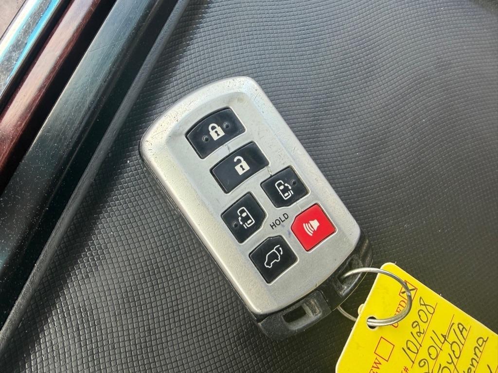 Toyota Sienna XLE FWD 8-Passenger V6 2014