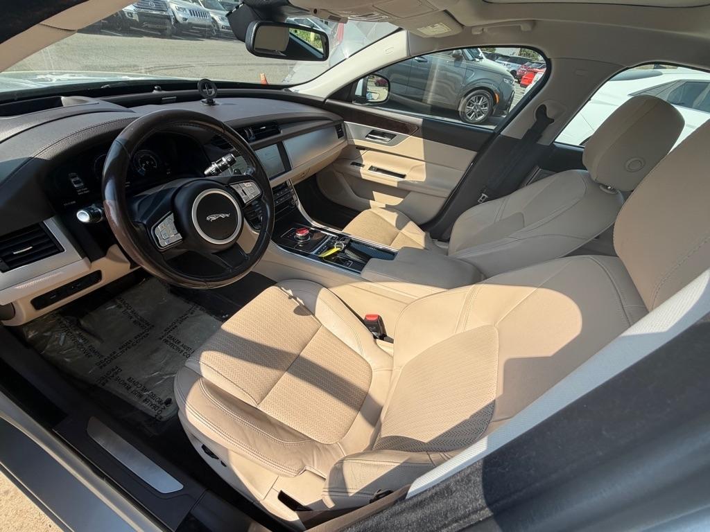Jaguar XF-Series 35t Prestige 2017