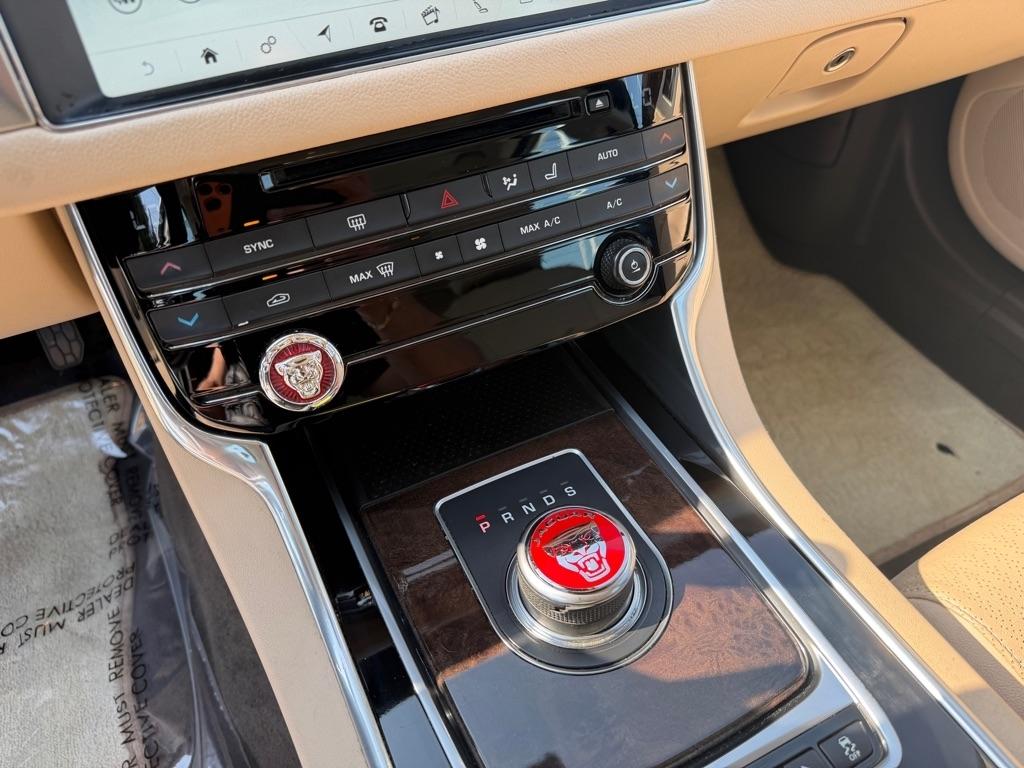 Jaguar XF-Series 35t Prestige 2017