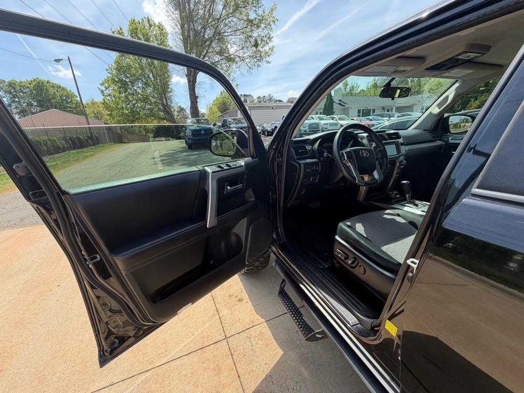 Toyota 4Runner SR5 4WD 2017