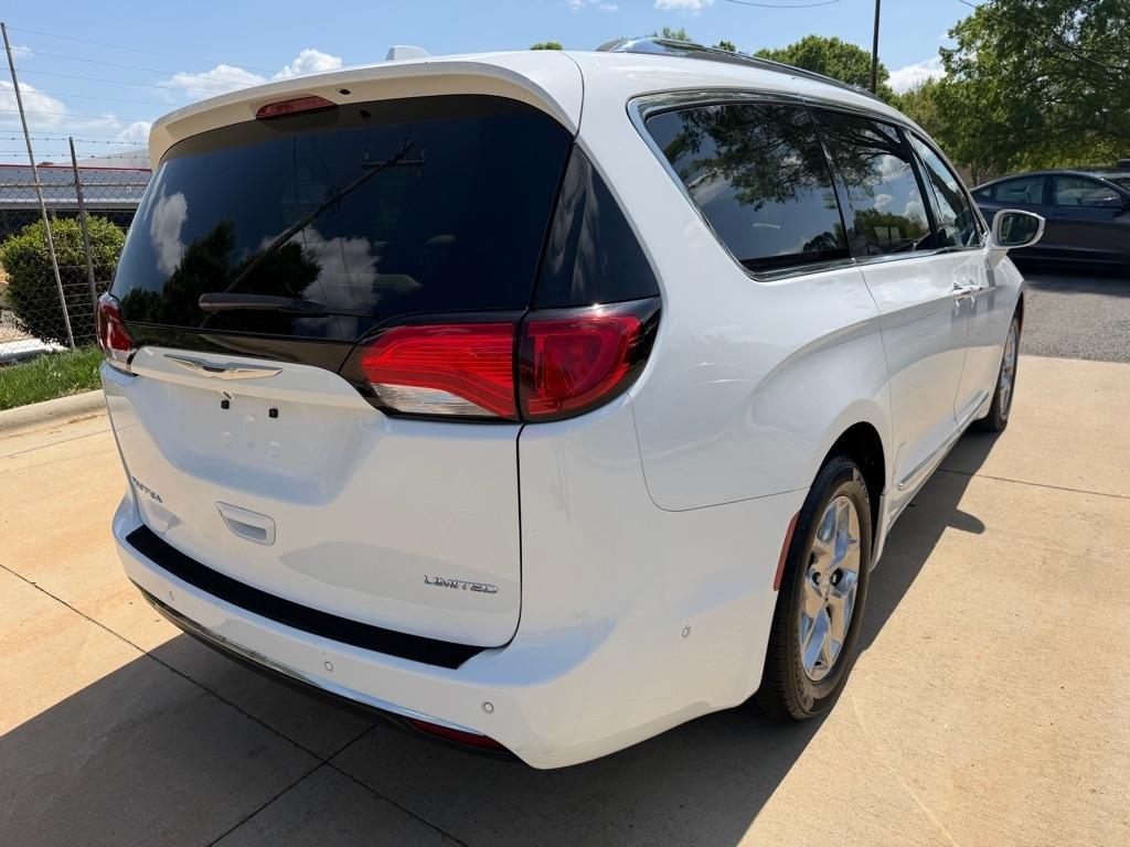 Chrysler Pacifica Limited 2017