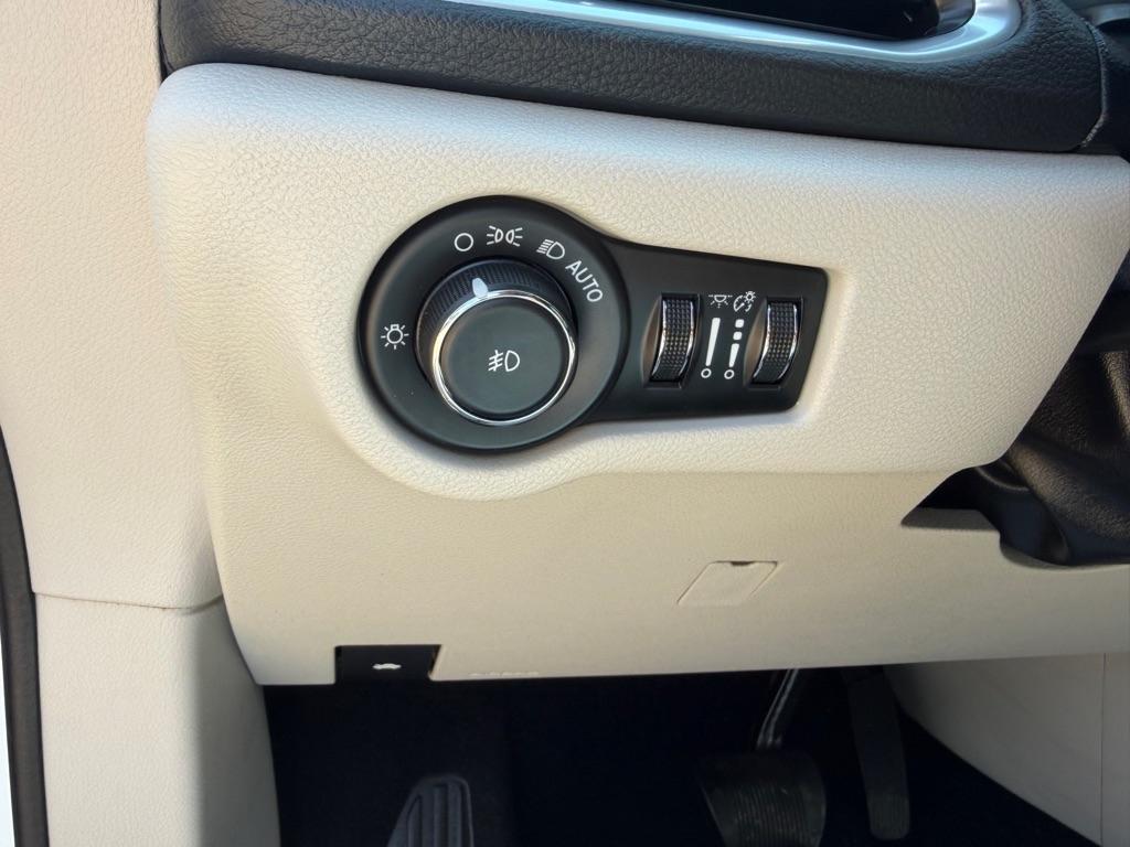 Chrysler Pacifica Limited 2017